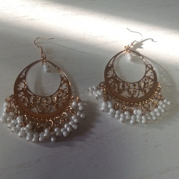 Large gold tone earrings‎ - Picture 1 of 3